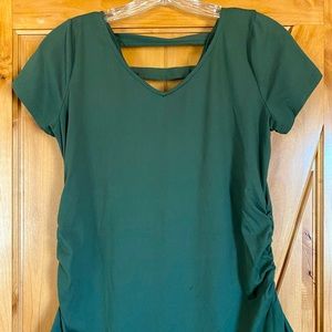 Cute and fun green maternity top from Stitchfix Like new condition- size M